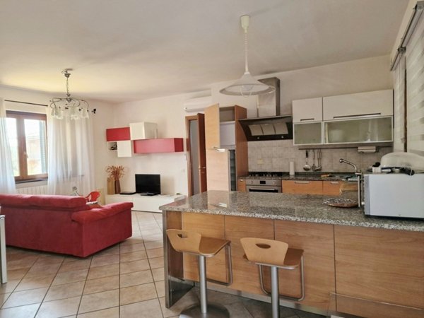 appartamento in vendita a Massa in zona Marina dei Ronchi