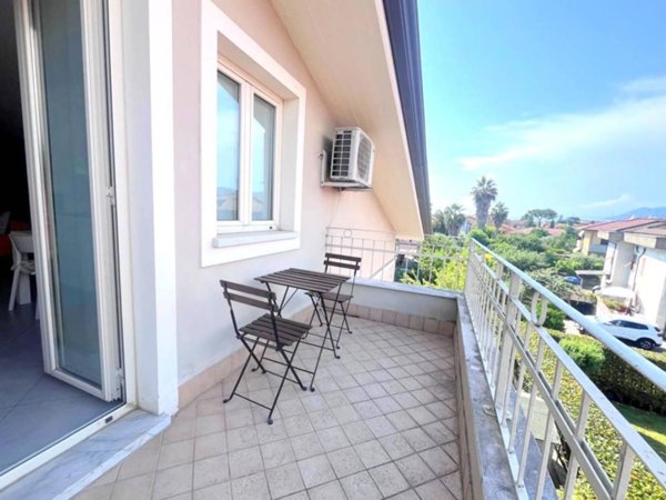 appartamento in vendita a Massa in zona Marina di Massa