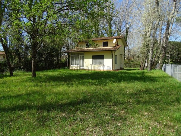 casa indipendente in vendita a Massa in zona Poveromo