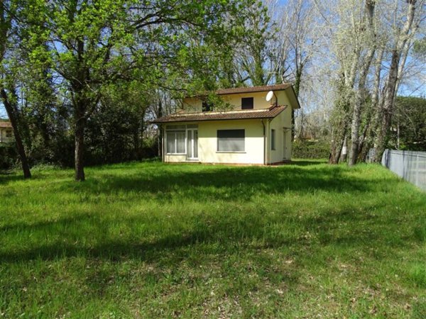 casa indipendente in vendita a Massa in zona Poveromo