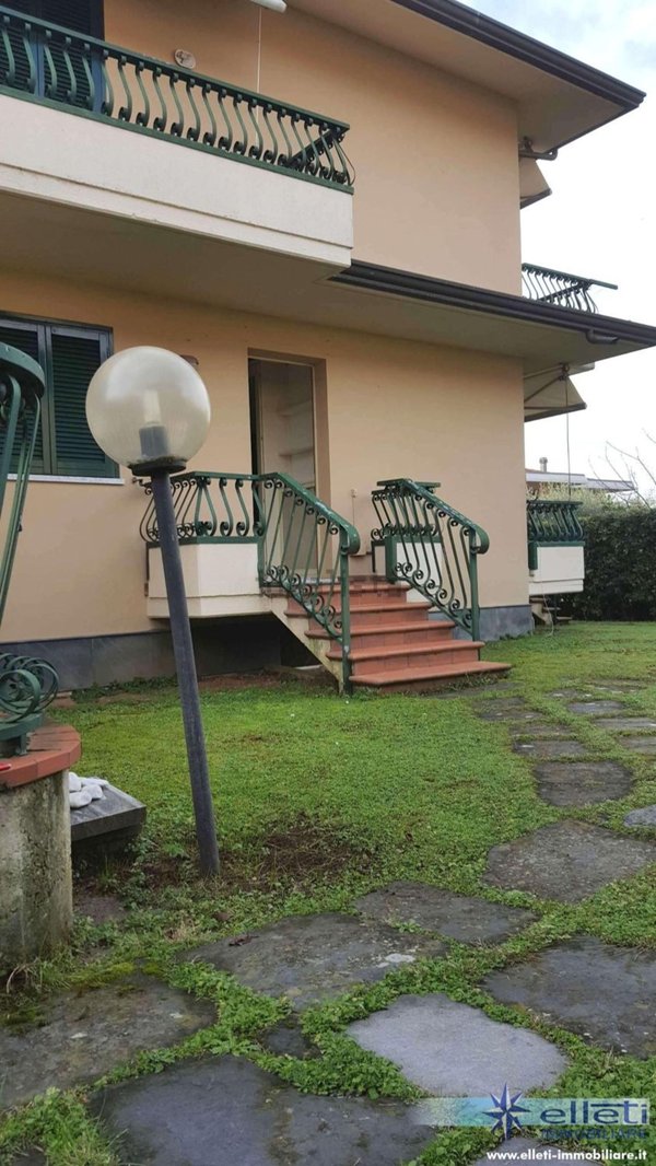 casa indipendente in vendita a Massa in zona Centro Storico