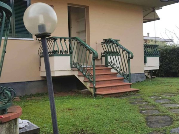 casa indipendente in vendita a Massa in zona Centro Storico