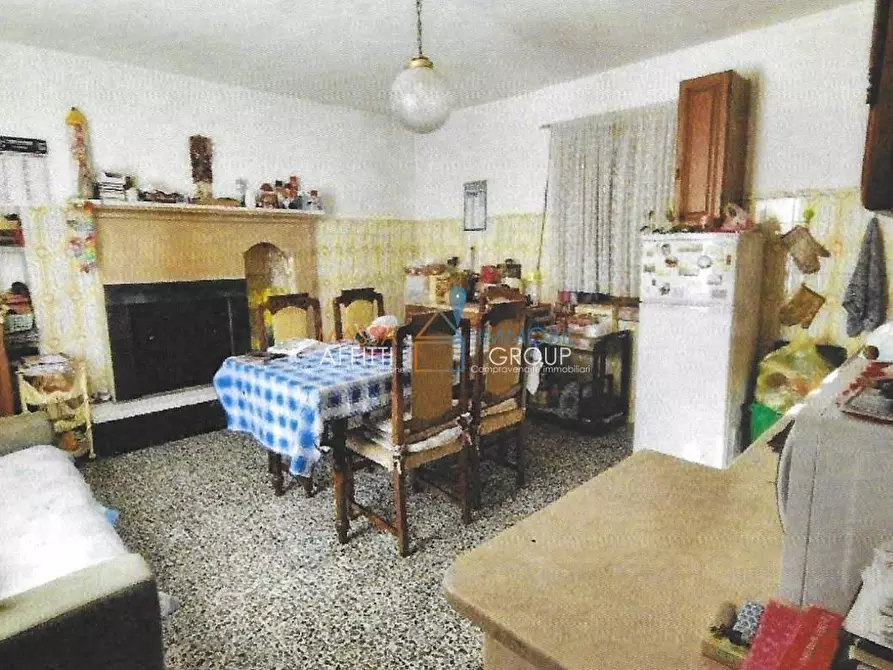 casa indipendente in vendita a Massa