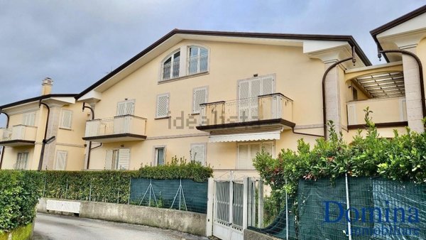 appartamento in vendita a Massa in zona Marina di Massa