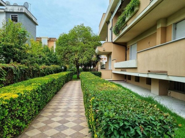 appartamento in vendita a Massa in zona Marina di Massa