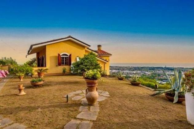 casa indipendente in vendita a Massa in zona Candia