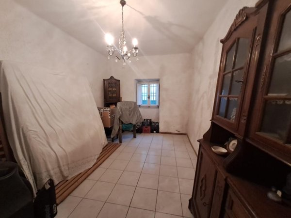 casa indipendente in vendita a Massa in zona Quercioli