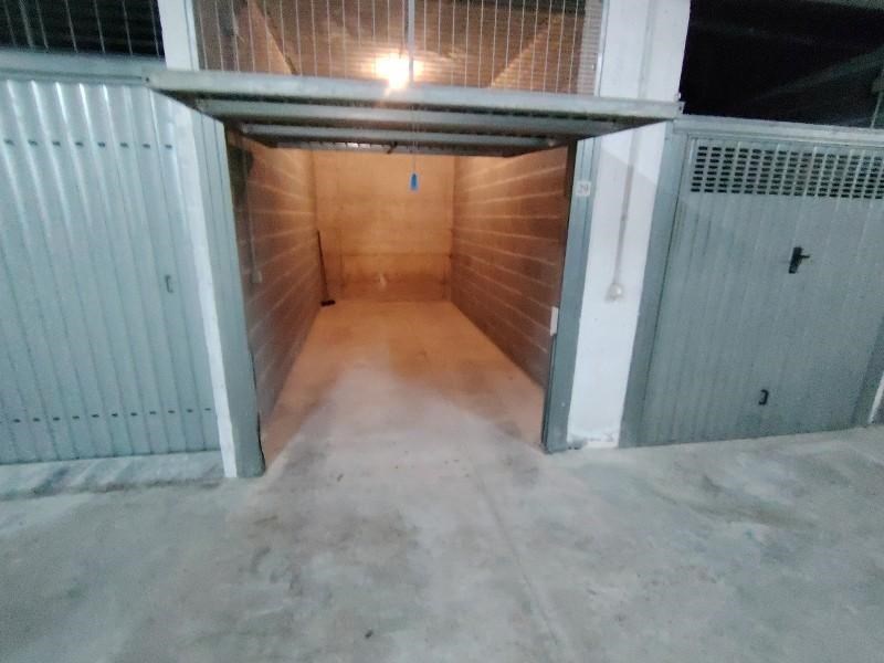 appartamento in vendita a Massa in zona Marina di Massa