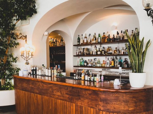 negozio in vendita a Massa in zona Marina di Massa