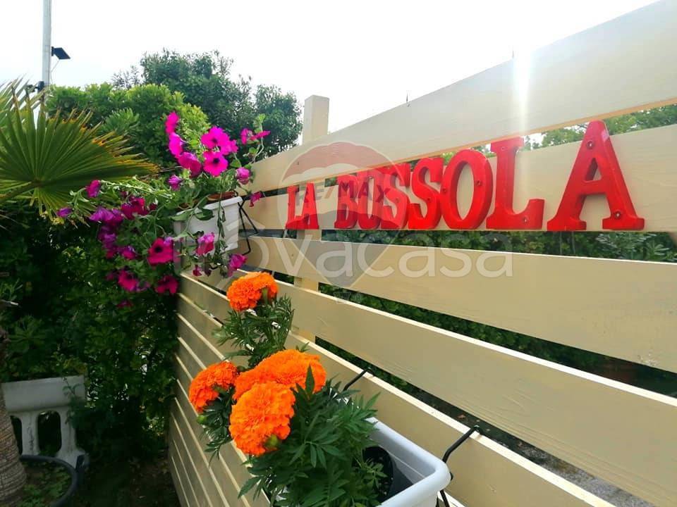 negozio in vendita a Massa in zona Poveromo