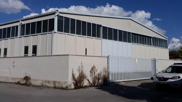 locale commerciale in vendita a Massa