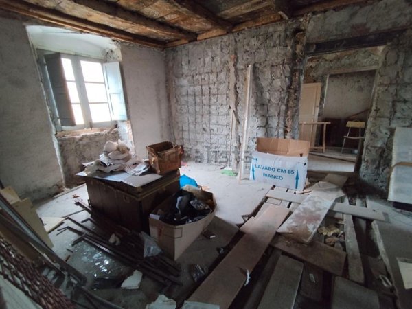 appartamento in vendita a Massa in zona Borgo del Ponte