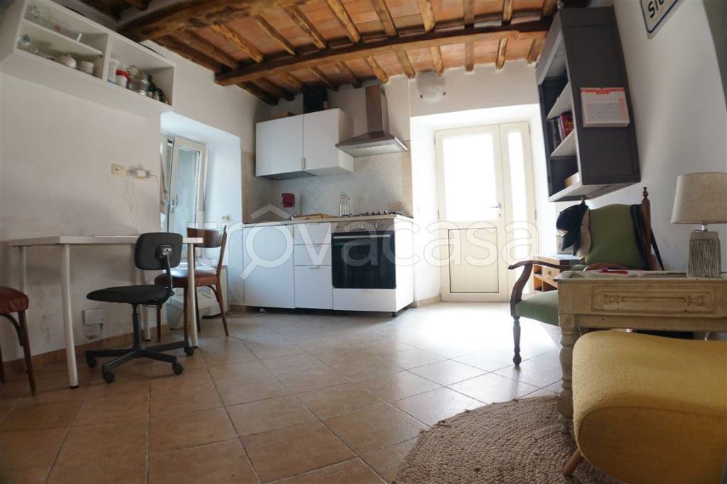 appartamento in vendita a Massa in zona Centro Storico