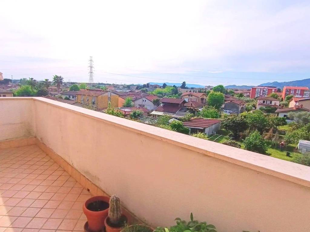 appartamento in vendita a Massa in zona Marina di Massa