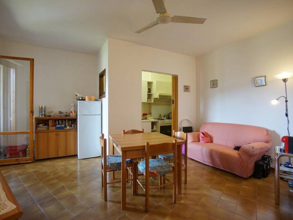 appartamento in vendita a Massa in zona Marina dei Ronchi