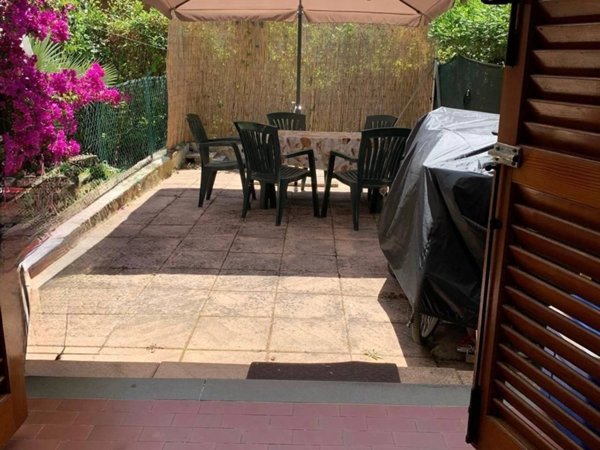 appartamento in vendita a Massa in zona Marina di Massa