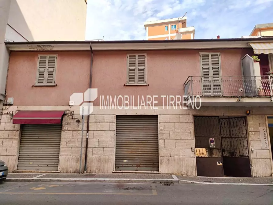 locale commerciale in vendita a Massa in zona Marina di Massa