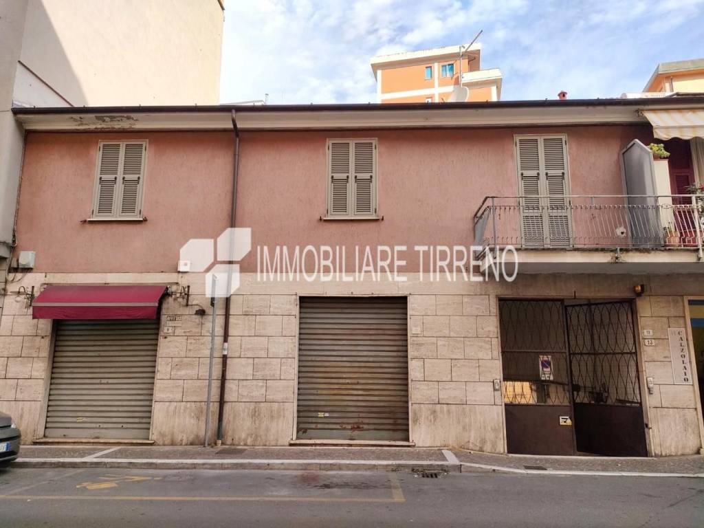 negozio in vendita a Massa in zona Centro Storico