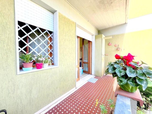 appartamento in vendita a Massa in zona Marina dei Ronchi