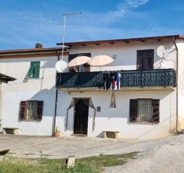 casa indipendente in vendita a Massa in zona Marina di Massa