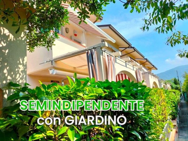 casa indipendente in vendita a Massa in zona Marina di Massa