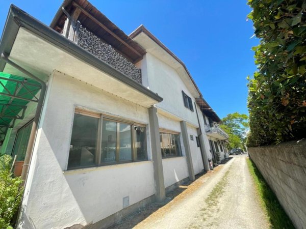 appartamento in vendita a Massa in zona Marina di Massa