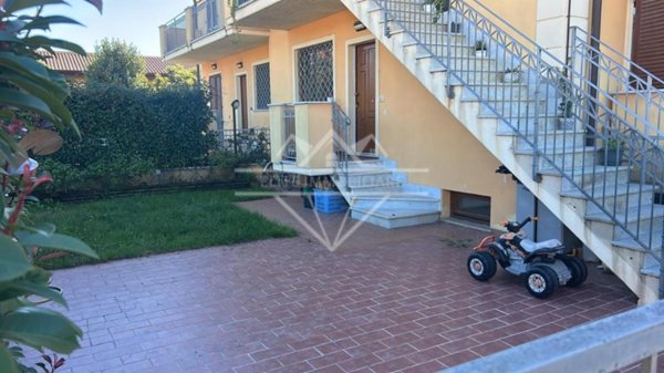 appartamento in vendita a Massa in zona Marina di Massa