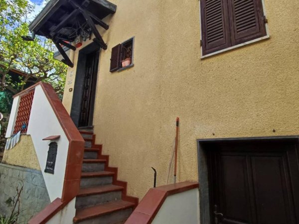 casa indipendente in vendita a Massa in zona Centro Storico