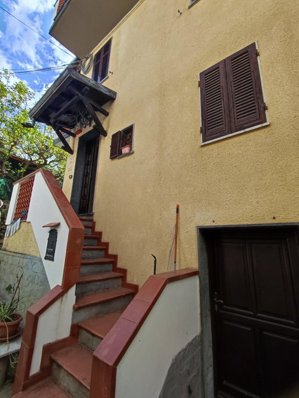 casa indipendente in vendita a Massa in zona Centro Storico