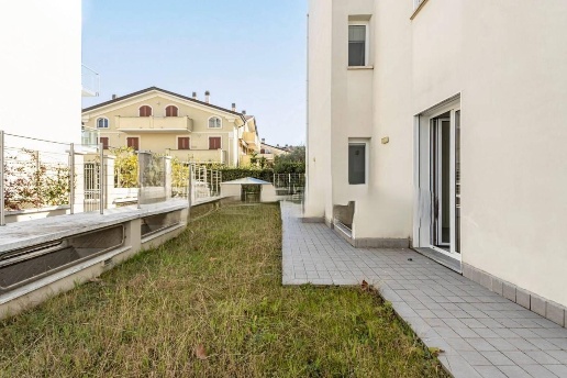 appartamento in vendita a Massa in zona Marina di Massa