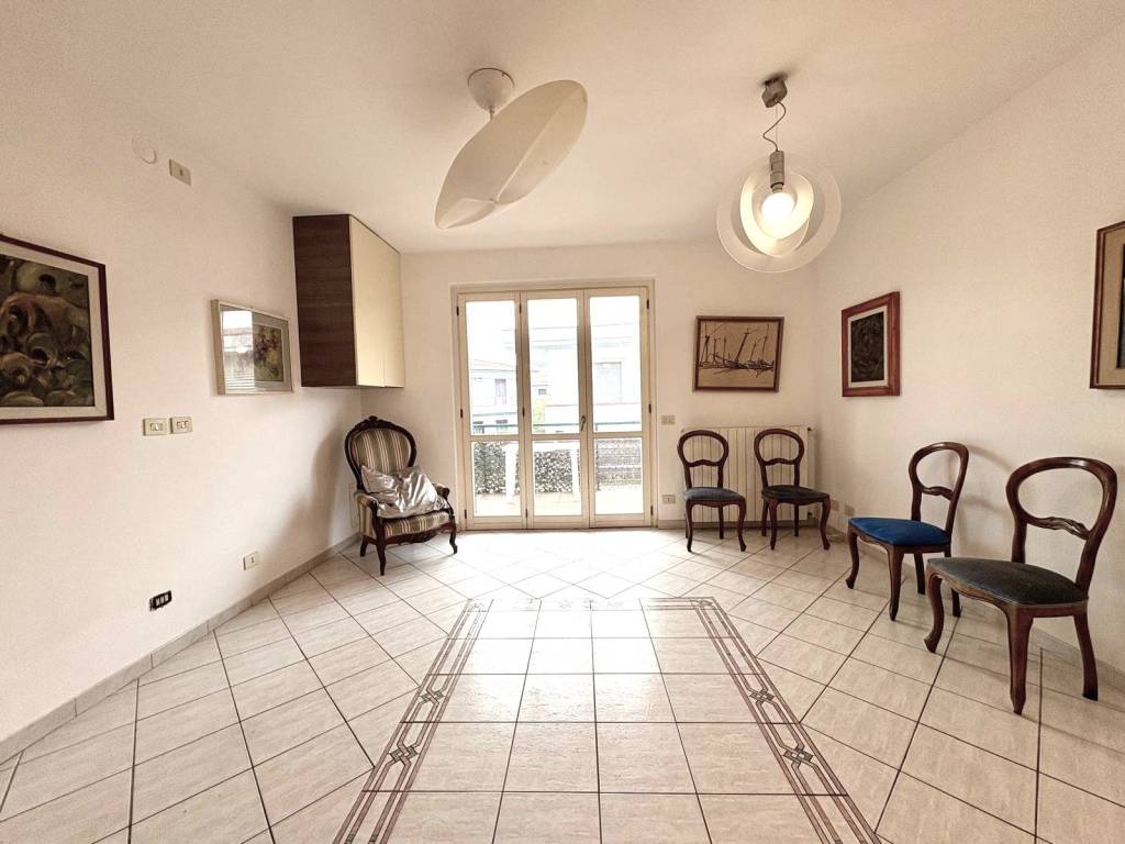 appartamento in vendita a Massa in zona Marina di Massa