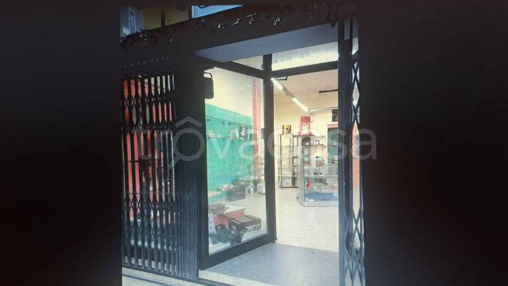 negozio in vendita a Massa in zona Centro Storico