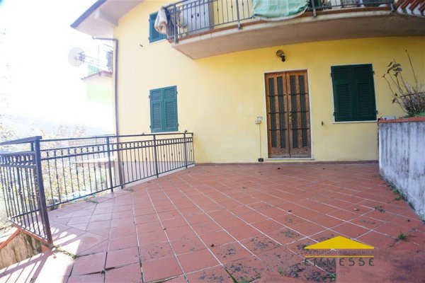 casa indipendente in vendita a Massa