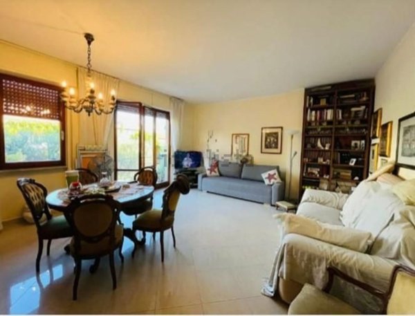 appartamento in vendita a Massa in zona Marina di Massa