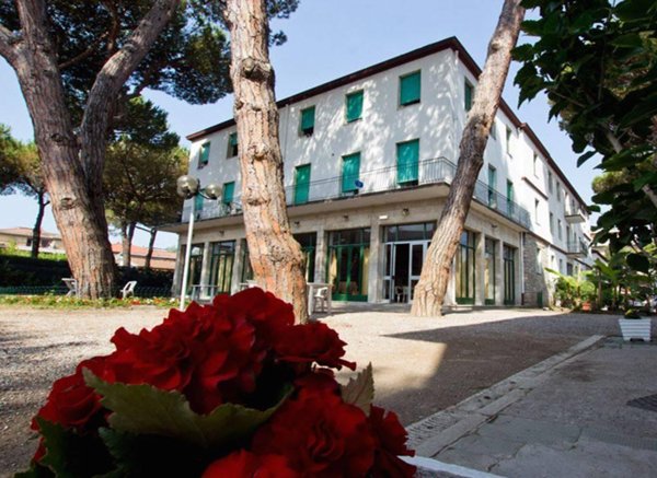 casa indipendente in vendita a Massa in zona Marina di Massa