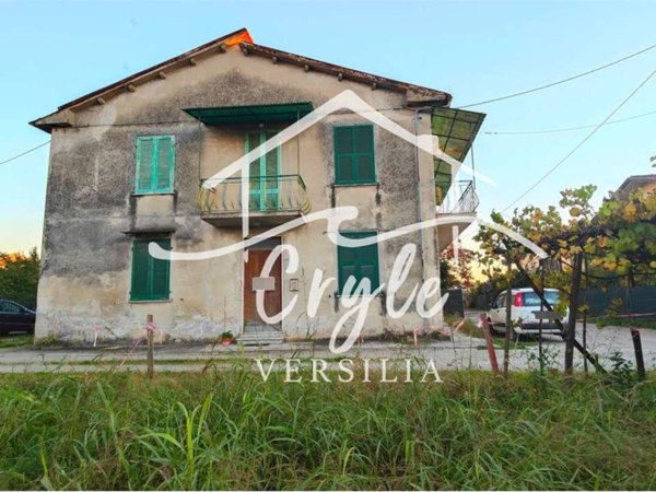 appartamento in vendita a Massa in zona Marina di Massa