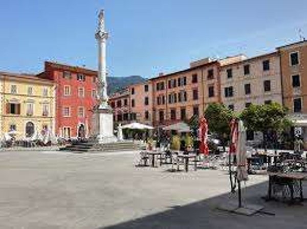 appartamento in vendita a Massa in zona Centro Storico