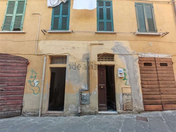 appartamento in vendita a Massa in zona Centro Storico