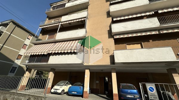 appartamento in vendita a Massa in zona Centro Storico