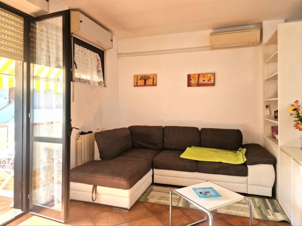 appartamento in vendita a Massa in zona Marina dei Ronchi