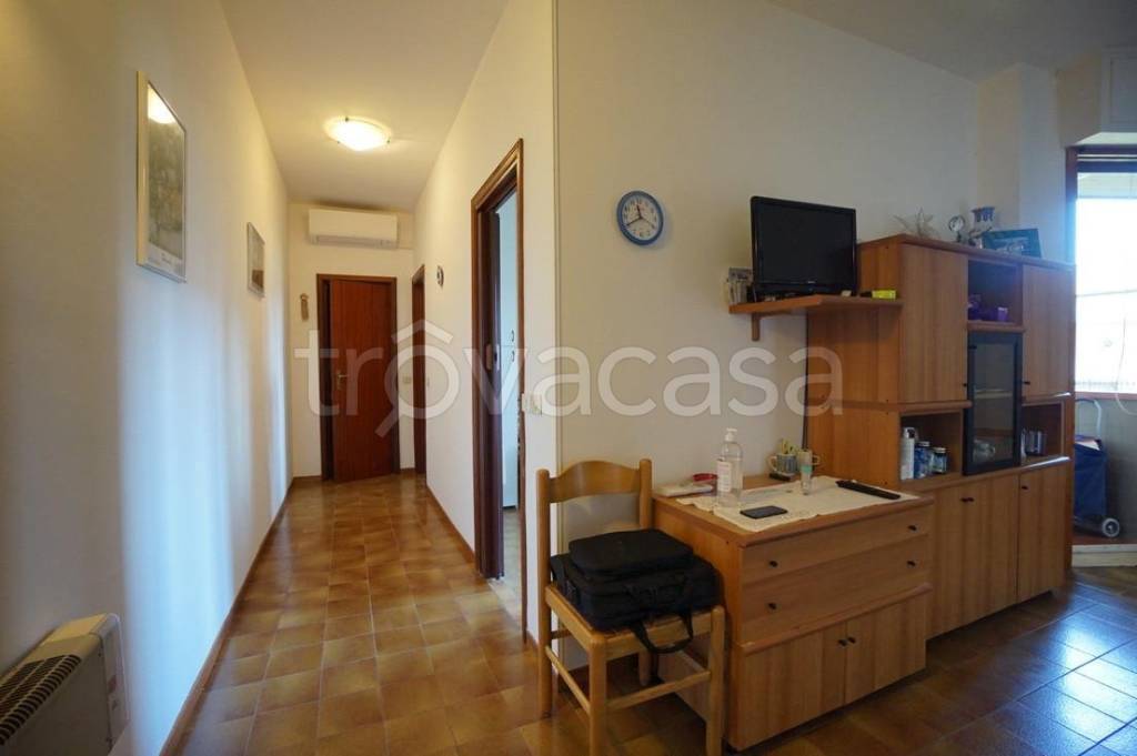 appartamento in vendita a Massa in zona Marina dei Ronchi