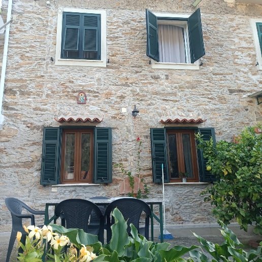 appartamento in vendita a Massa in zona Antona