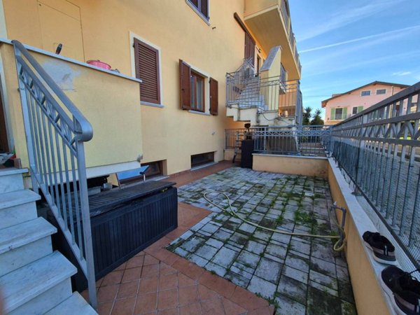 appartamento in vendita a Massa in zona Marina di Massa