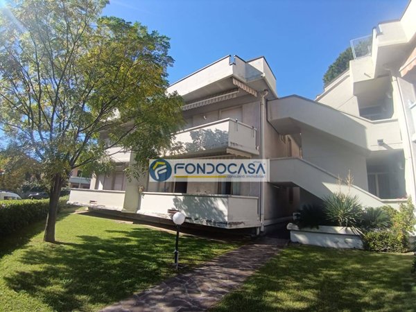 appartamento in vendita a Massa in zona Marina di Massa