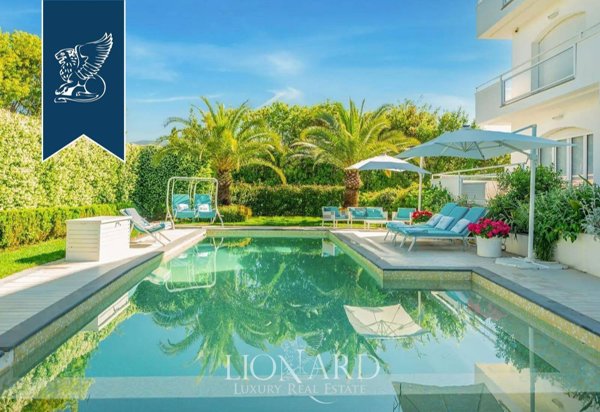 casa indipendente in vendita a Massa in zona Marina dei Ronchi