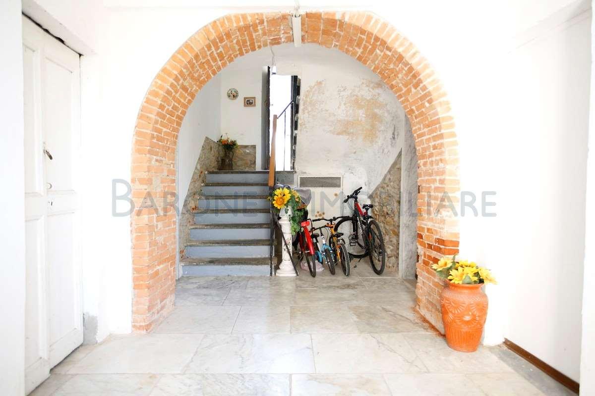 appartamento in vendita a Massa in zona Antona