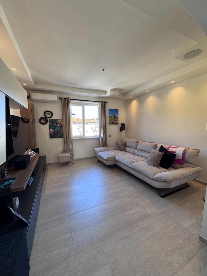 casa indipendente in vendita a Massa in zona Marina dei Ronchi