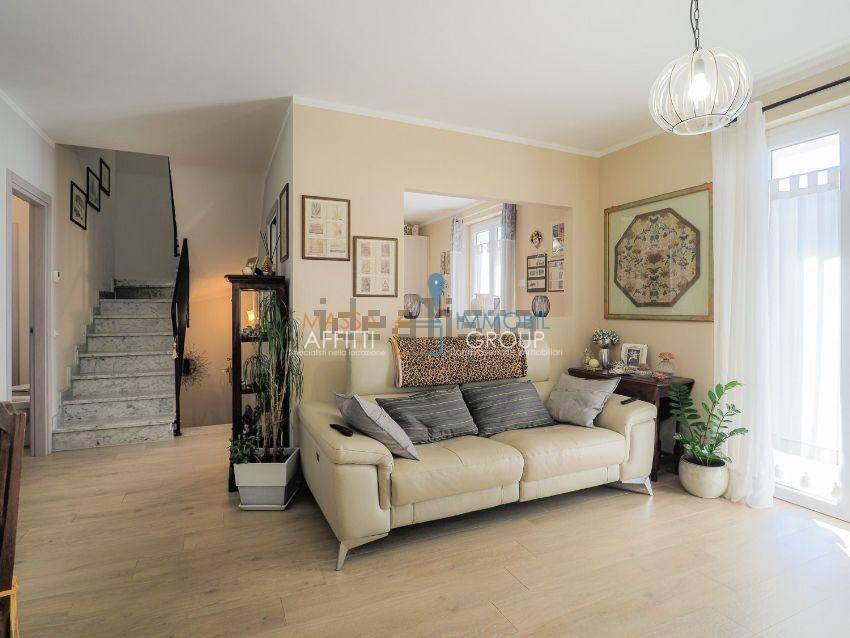 casa indipendente in vendita a Massa in zona Marina di Massa