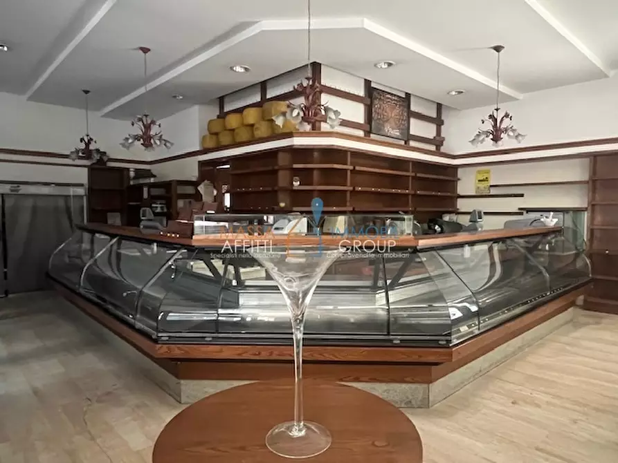 locale commerciale in vendita a Massa in zona Centro Storico