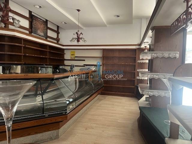 negozio in vendita a Massa in zona Centro Storico